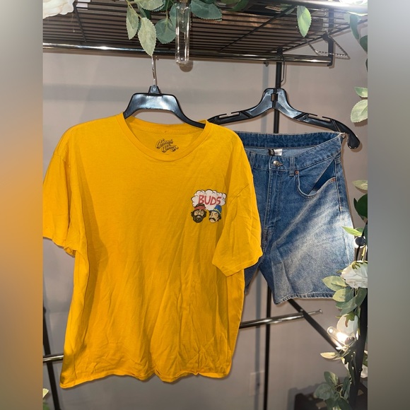 Old school shorts and T-shirt - Picture 2 of 2